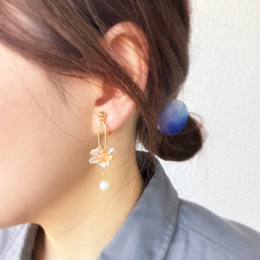 flowers bloom（耳飾りとブレスレットセット）